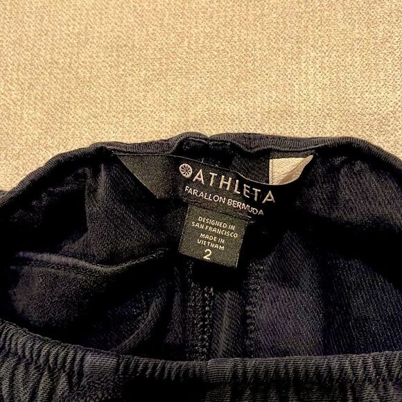Athleta  black shorts with pockets - Picture 3 of 4
